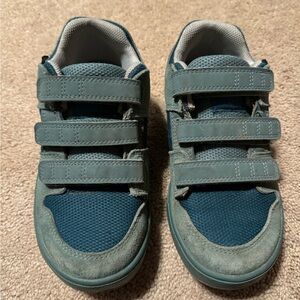 Five ten freerider biking and hiking shoes boys size 3.0